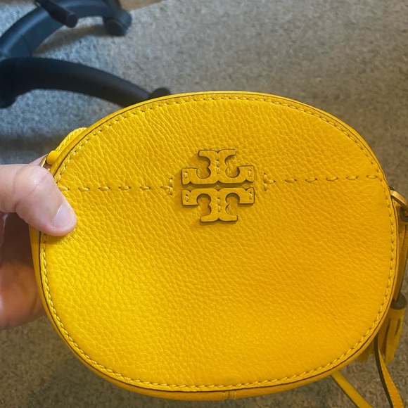 Tory Burch McGraw Round Leather Yellow Marigold Crossbody Purse Bag Tassels - Picture 4 of 9